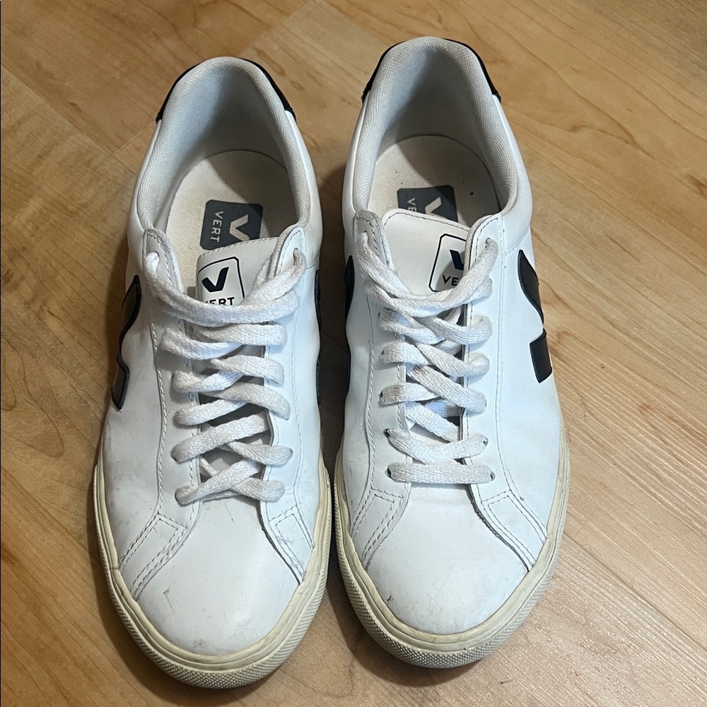 Veja women's White and Black Sneakers